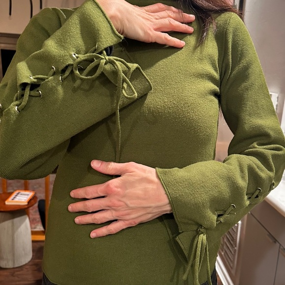Half turtleneck Green Cute Sweater - Picture 1 of 7